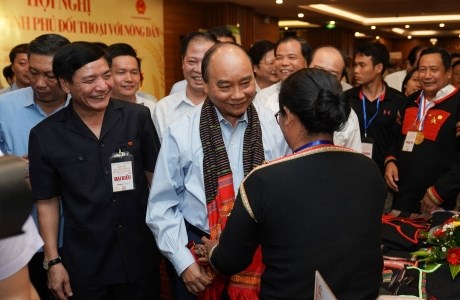 Chùm ảnh: Thủ tướng Nguyễn Xuân Phúc thăm gian hàng nông sản của đồng bào Tây Nguyên