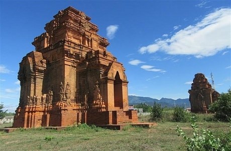 Chiêm ngưỡng vẻ đẹp của tháp Chăm cổ Hòa Lai