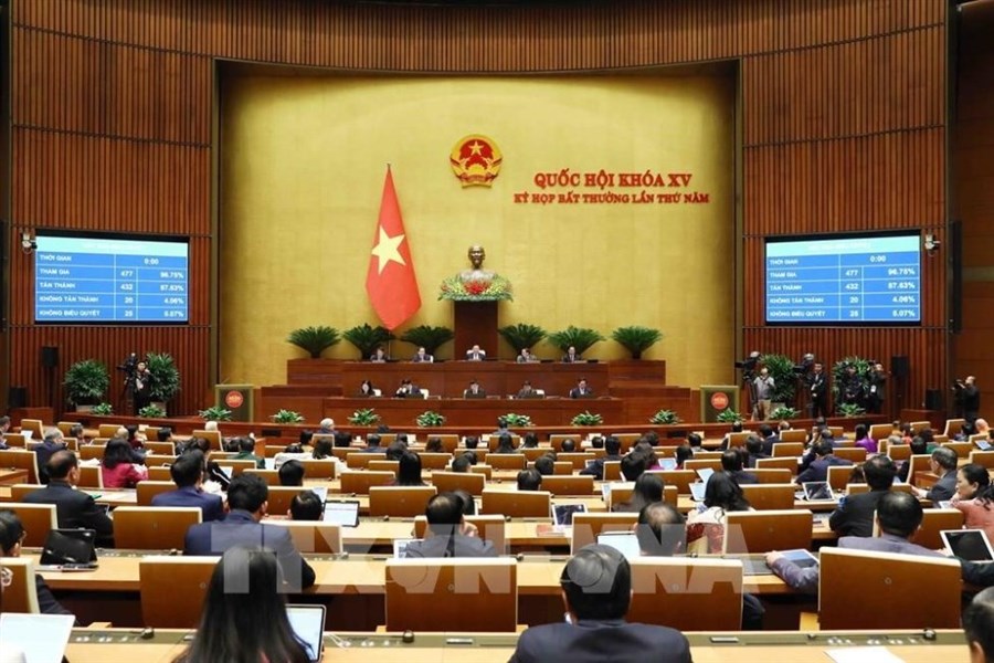 Chủ tịch Quốc hội ký chứng thực Luật Đất đai (sửa đổi) và Luật Các tổ chức tín dụng (sửa đổi)