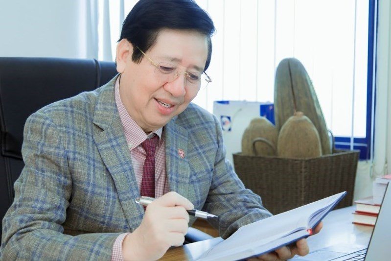 Bật dậy từ “thế chân tường”