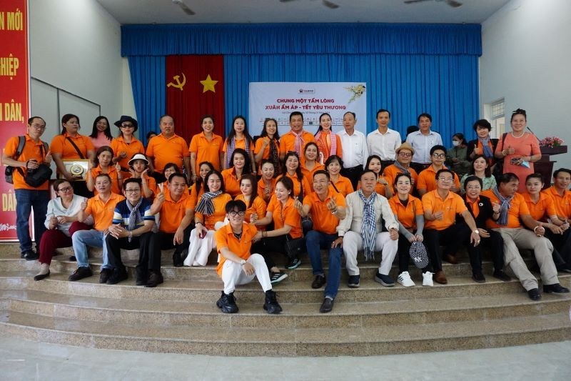 SNG Group - "Chung một tấm lòng - Xuân ấm áp - Tết yêu thương" đến với người khó khăn, người khuyết tật Tiền Giang