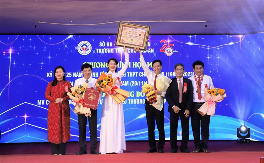 Trường THPT Chu Văn An vững bước trong sự nghiệp trồng người.