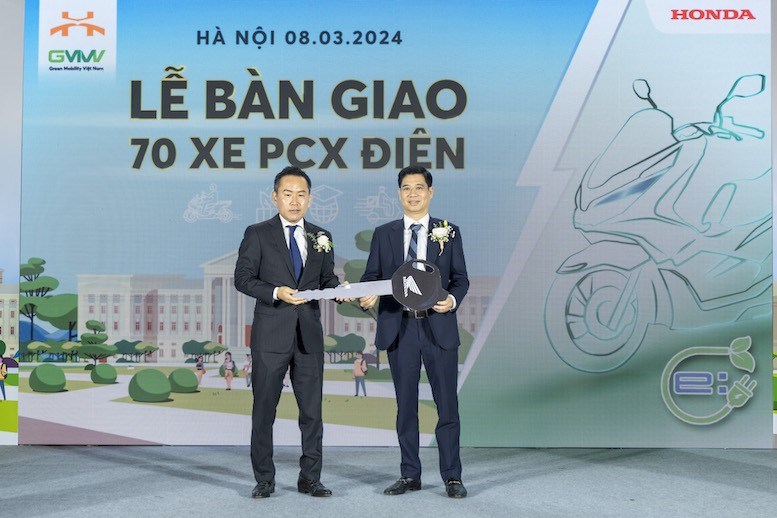 Honda Việt Nam hỗ trợ 70 xe máy PCX điện phục vụ giảng dạy, học tập cho trường Đại học Công nghệ Giao thông Vận tải