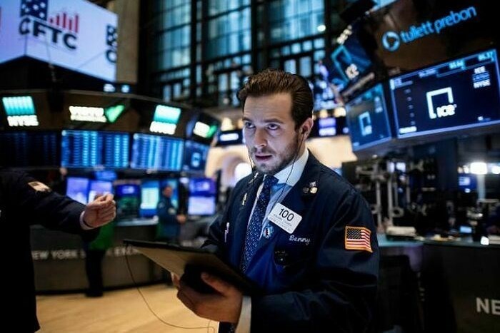 Cổ phiếu công nghệ kéo chứng khoán Mỹ giảm sâu, Meta sụt 1,6% sau sự cố sập mạng