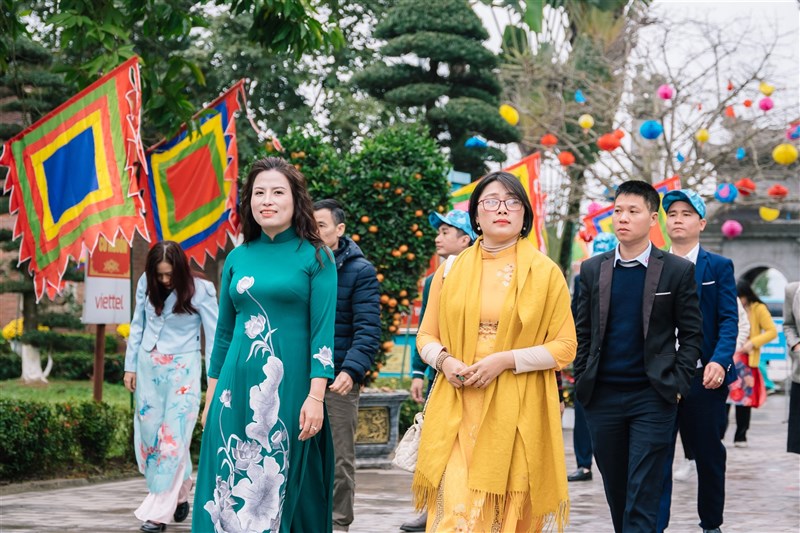 Doanh nhân Việt Nam VCEO làm lễ dâng hương báo công lên các Vua Hùng