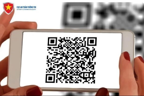 Cảnh giác lừa đảo quét mã QR trên bưu phẩm có thẻ cào trúng thưởng