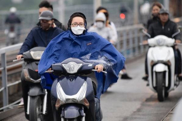 Miền Bắc mưa lạnh, Nam Bộ nắng nóng, có nơi 37 độ C