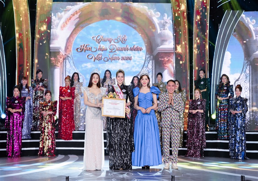 Nguyễn Thị Diễm Hương - Doanh nhân diện áo dài đẹp nhất Hoa hậu Doanh nhân Việt Nam 2024