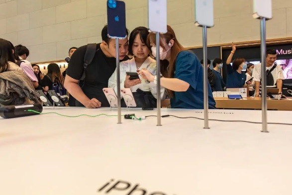 Thời hoàng kim đã xa của Apple ở Trung Quốc: iPhone bị chê chất lượng chỉ ngang Huawei nhưng giá "trên trời"
