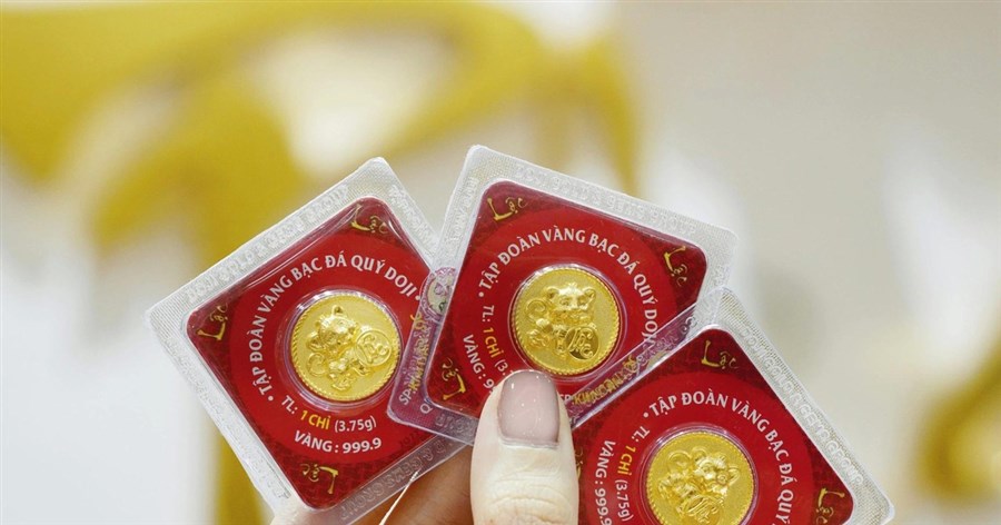 Giá vàng bất ngờ giảm sát ngày vía Thần Tài, người “ôm vàng” đứng ngồi không yên