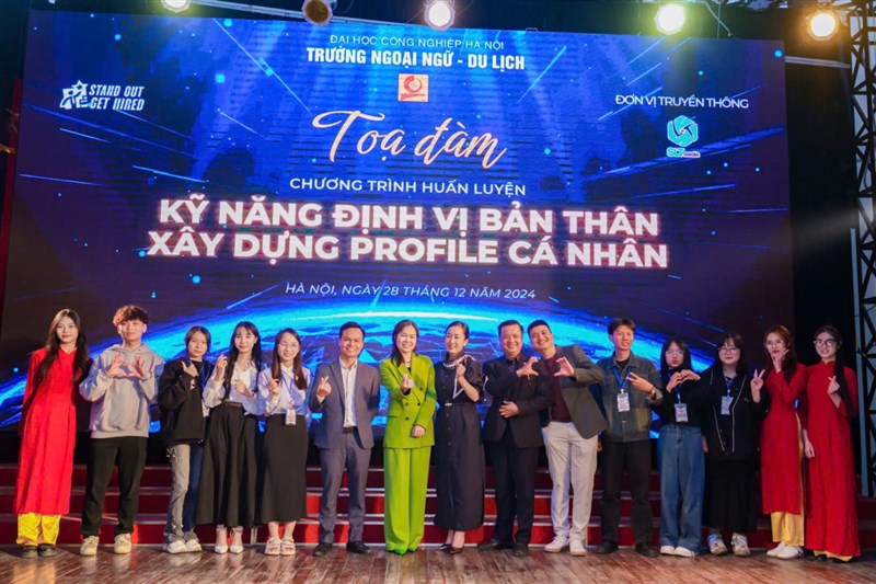 Tọa đàm "Kỹ năng định vị bản thân và xây dựng profile ấn tượng chinh phục nhà tuyển dụng": Hành trang vững chắc cho sinh viên bước vào đời
