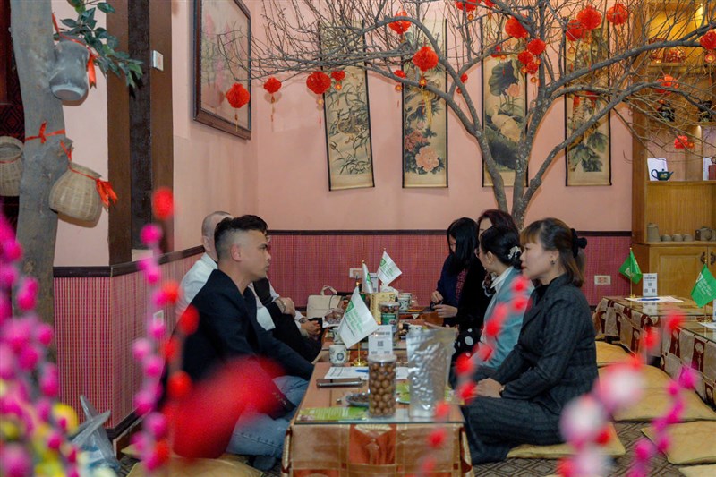 Trà đàm doanh nhân chủ đề doanh nghiệp và báo chí trong quan hệ truyền thông