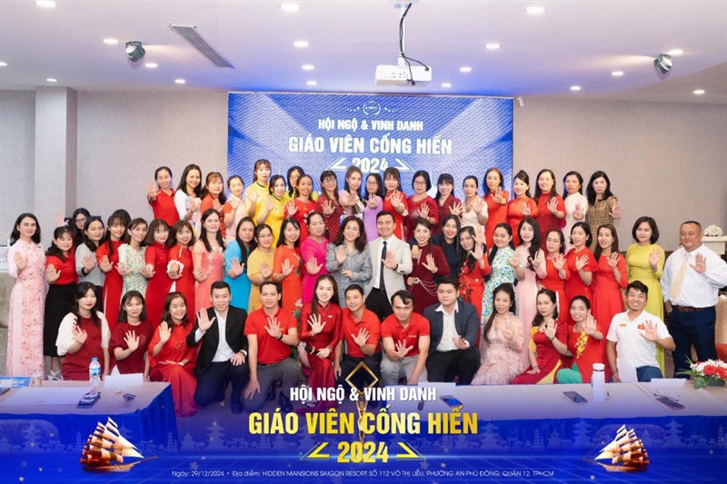Học viện B-Smart vinh danh những Nhà giáo cống hiến, thắp sáng tương lai giáo dục Việt Nam