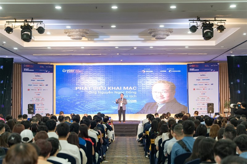 Diễn đàn Toàn cảnh thương mại điện tử Việt Nam 2025: Chiến thắng trong kỷ nguyên AI